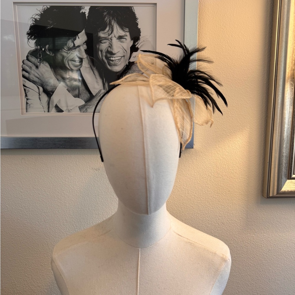 Elegant Black and Gold Fascinator